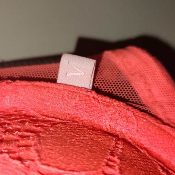 Victoria's Secret Pink Bra with Molded Cups and Smooth Finish - Picture 3 of 8